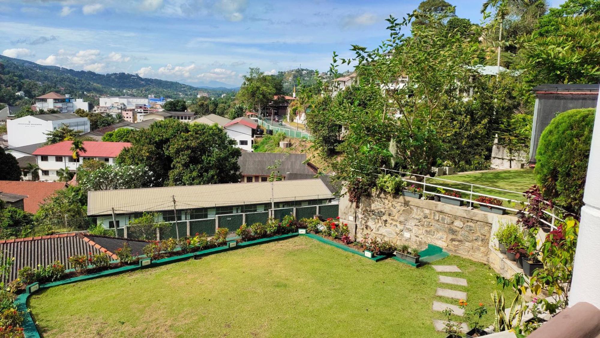 Marvel Hills Kandy Exterior photo